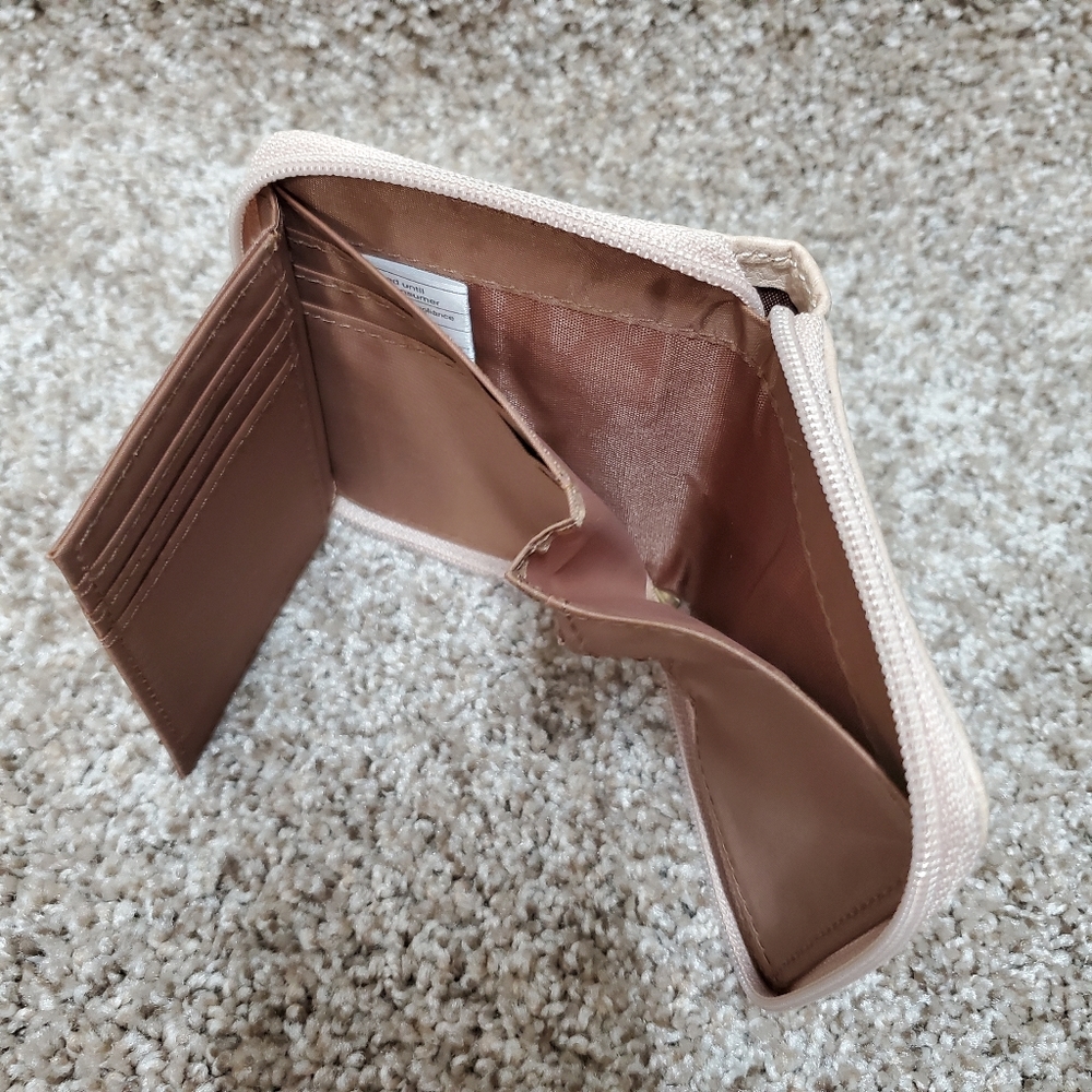 XOXO Wallet - Picture 5 of 7